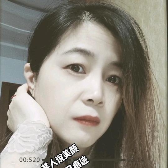 甜甜笑。