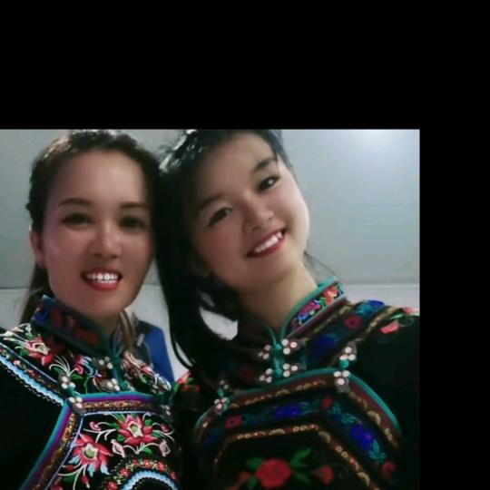 陈香民族服饰