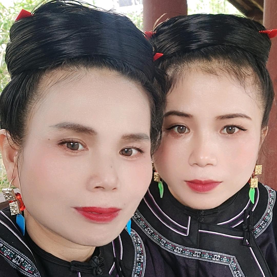 侗族妹“妮”