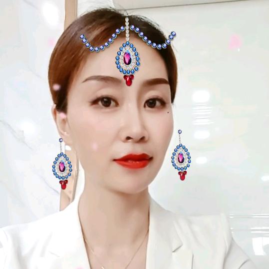 商贸城西街卡芙莱，雪中飞羽绒服