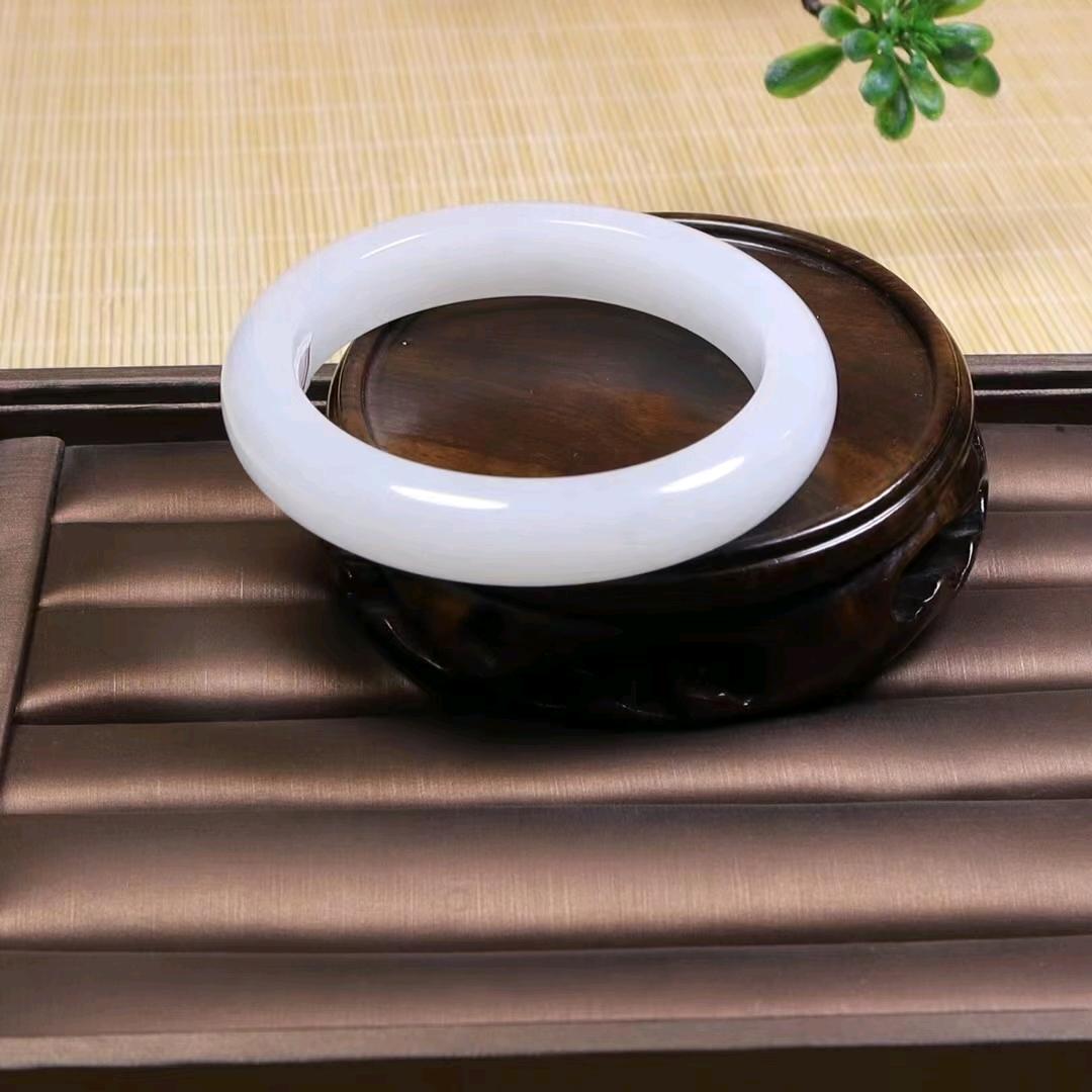 谈笑安然