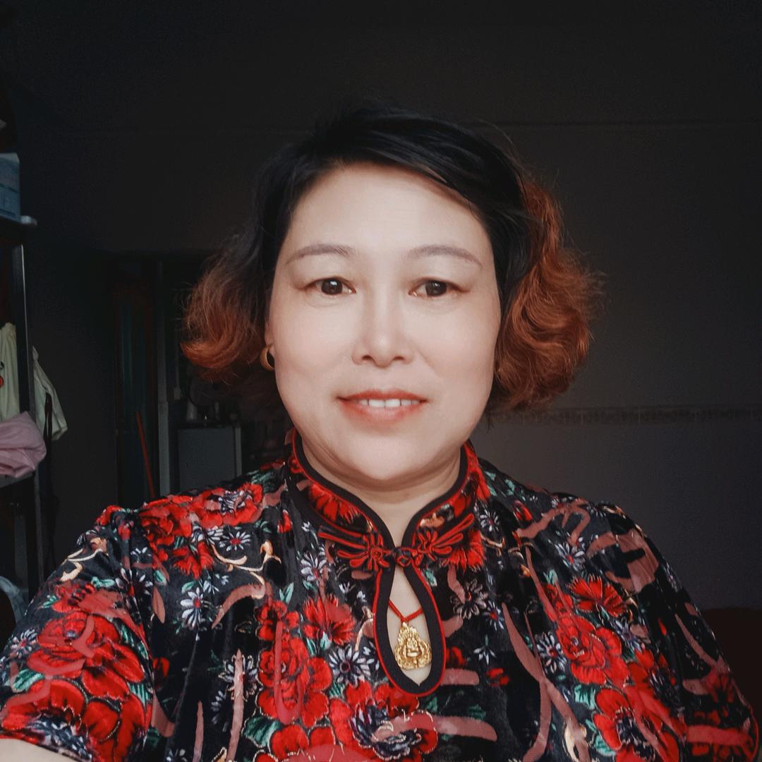 亮丽姐:我是一位聊天主播。