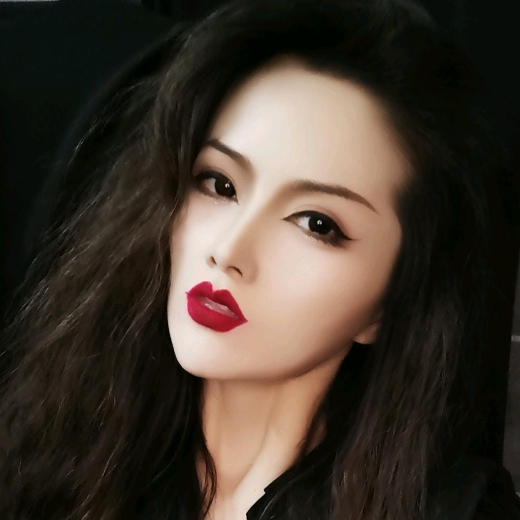 Huahua花小姐