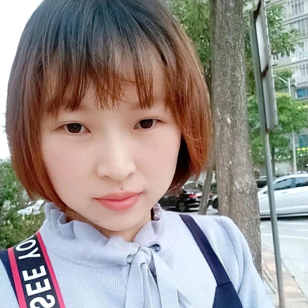 小 英