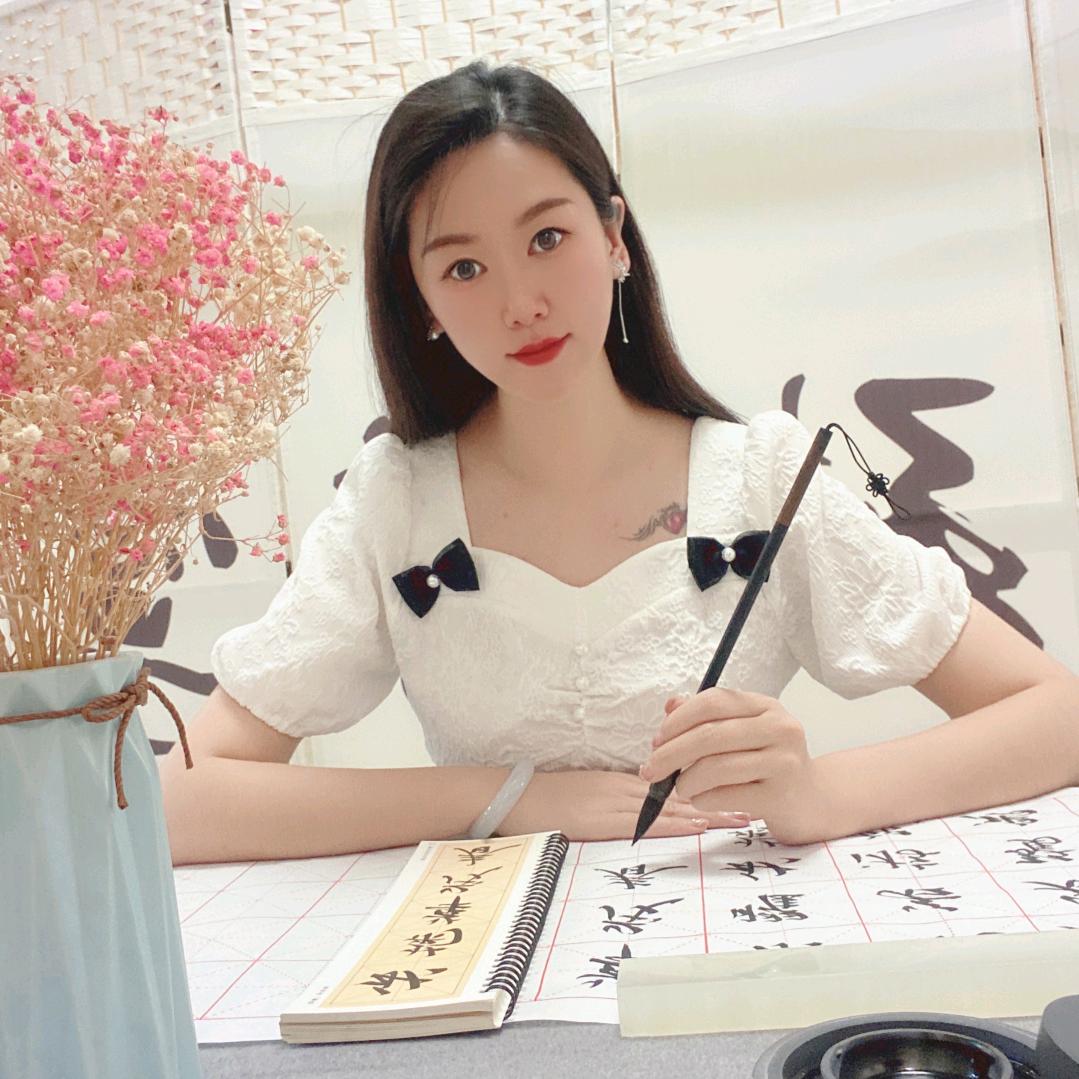 岳小月🎀🎀