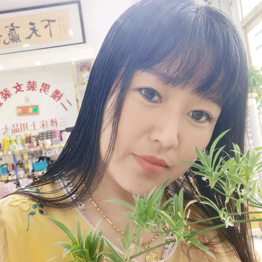 王霞