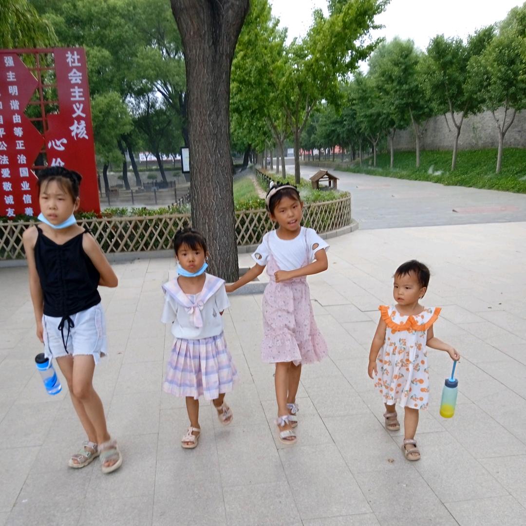 四孩宝妈（四个女儿）