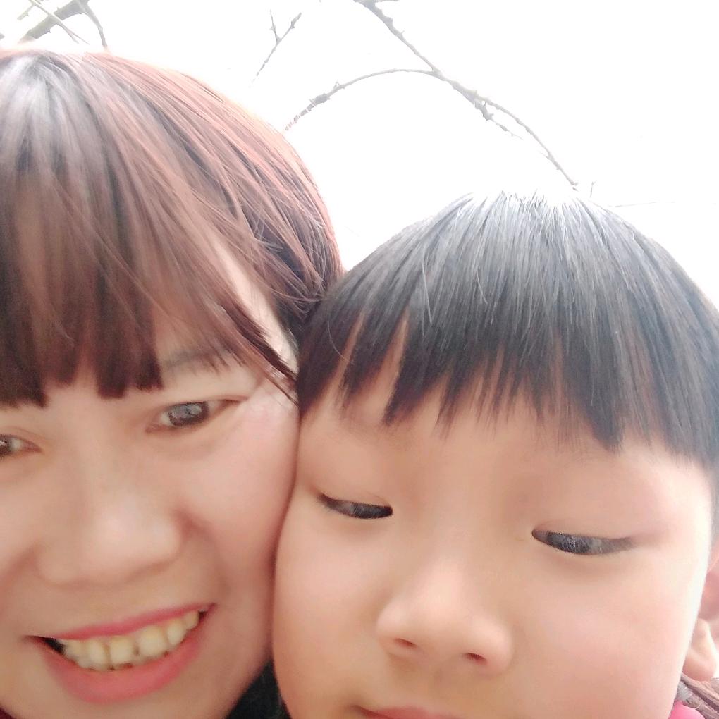 小华一个人在外