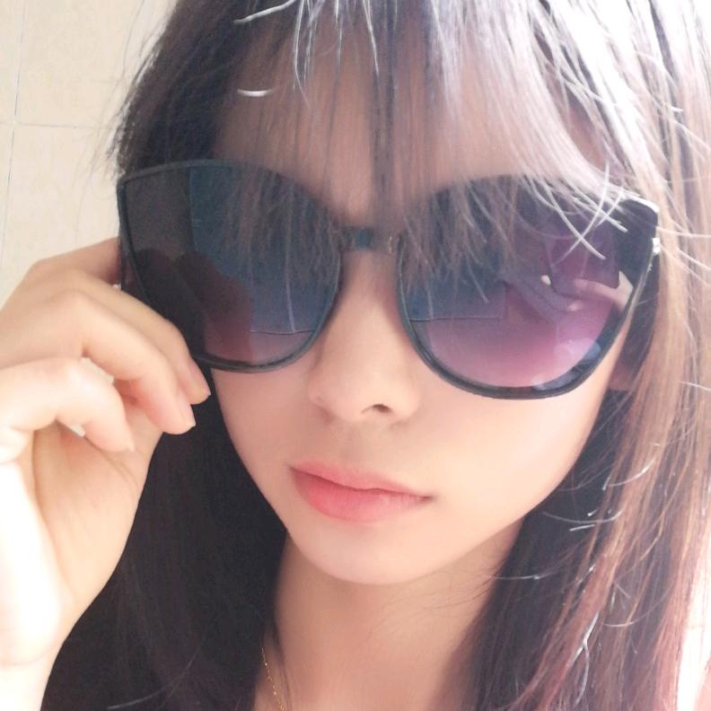 爱笑的小梅
