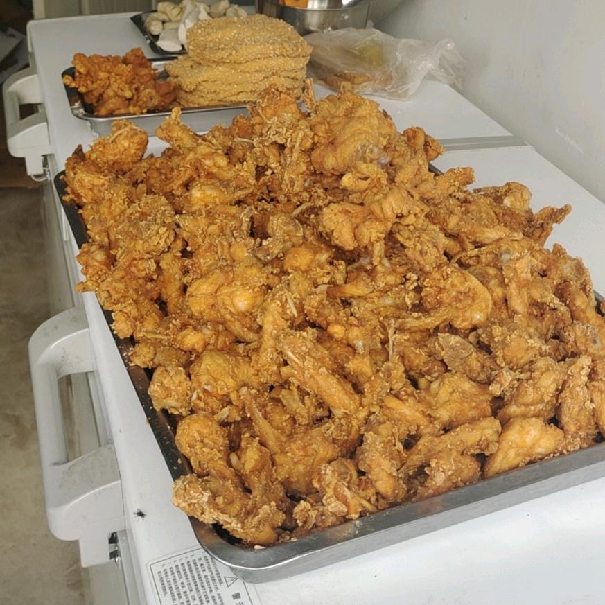 路边摊小馋猫 ，锁骨 鸡腿，鸡排，油炸