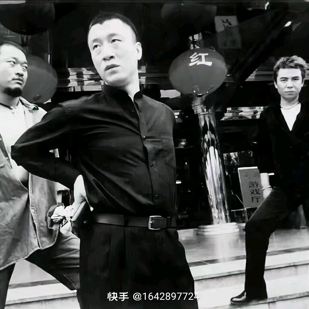 乐 意 李