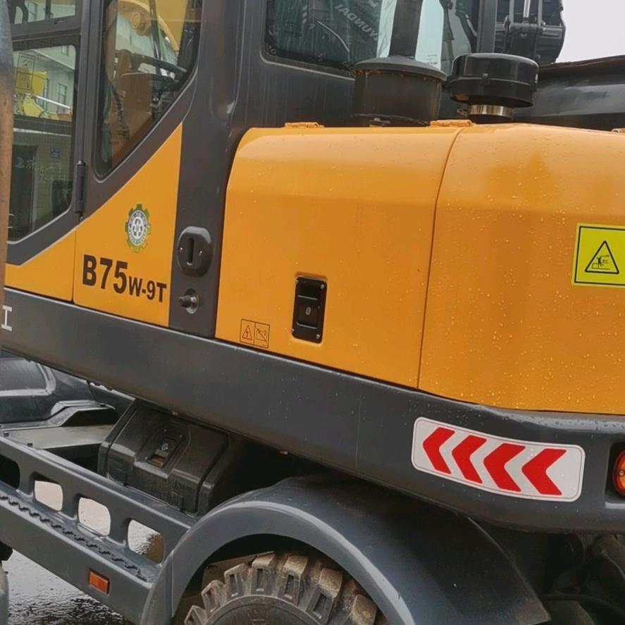 新源挖机湖南办张金华