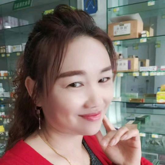 女人玫瑰，喜欢唱歌跳舞。