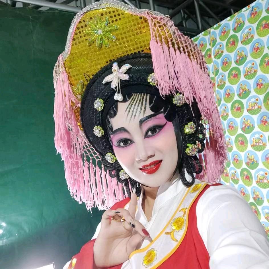 陈圆眼个人互联直播工作室