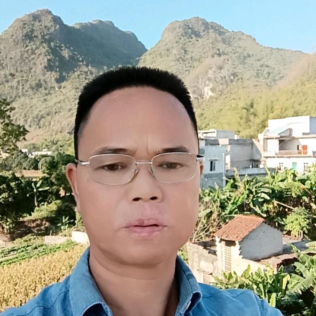 八月