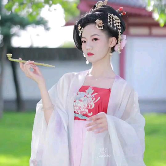 ゐ红唇💋爱上烟