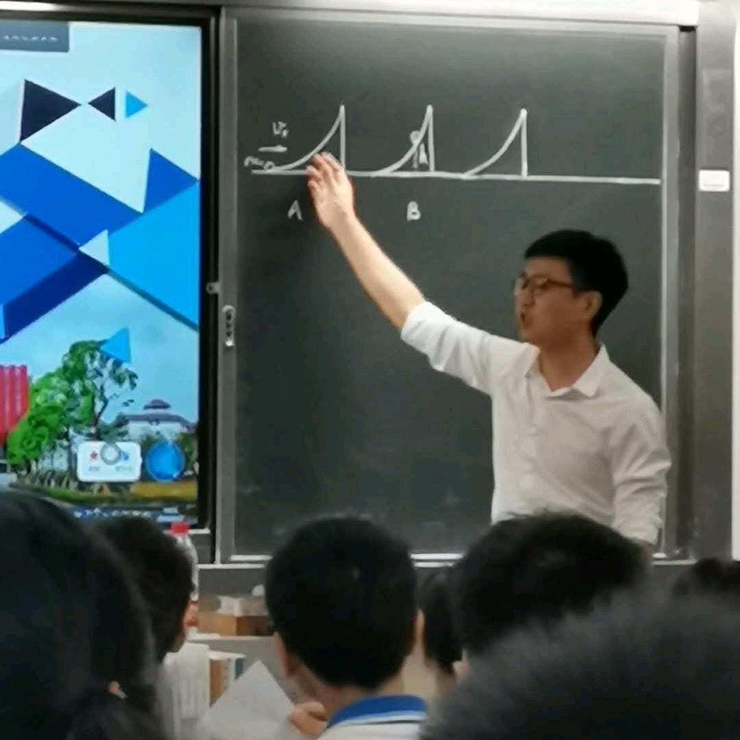 教物理的的小龙老师