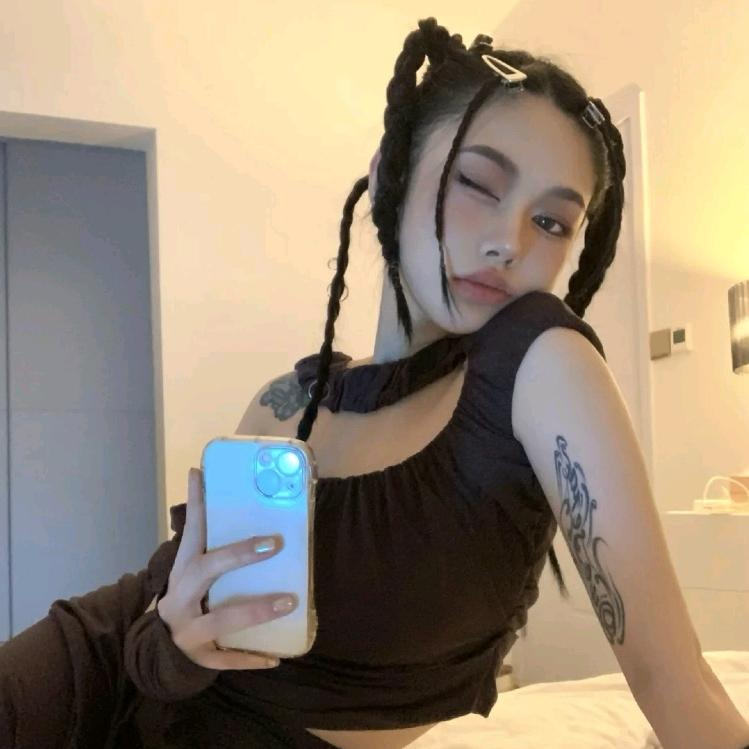 炫酷狂拽吊炸天的美少女
