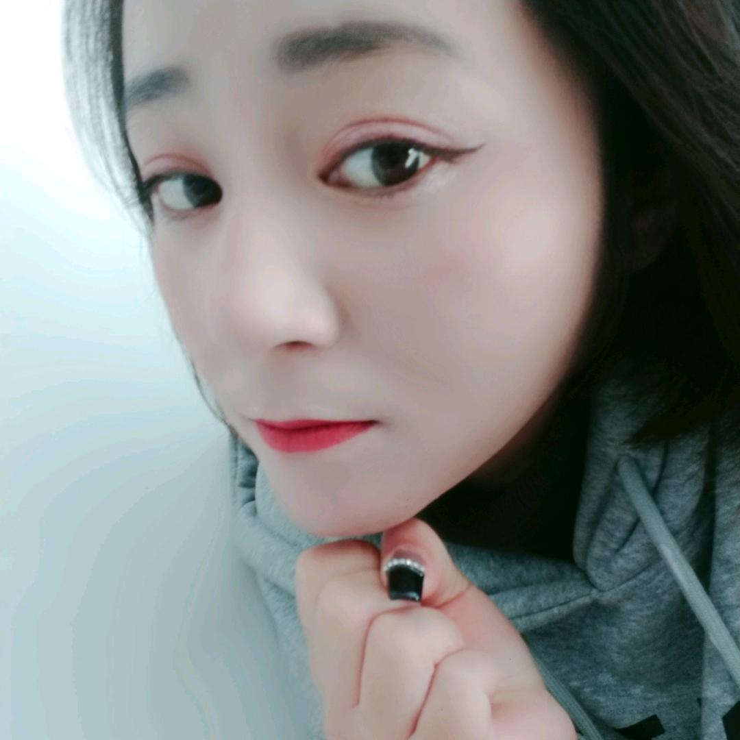 峨山桃喜美甲店