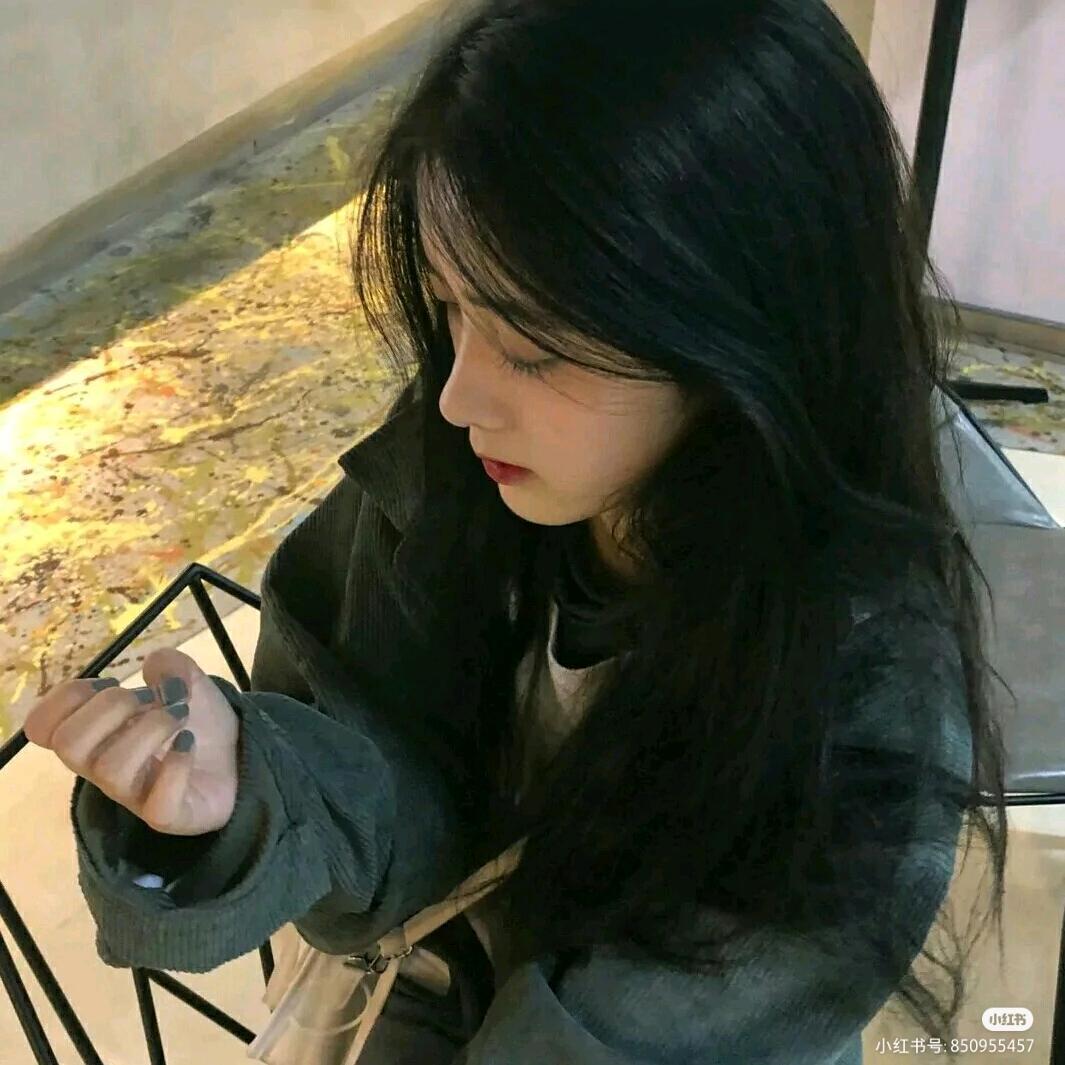 假笑女孩