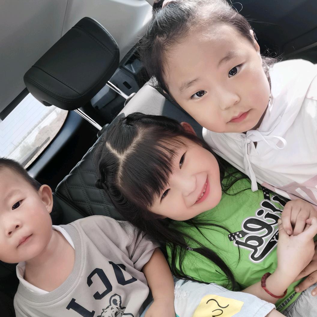 富平县萌萌瞬肌美容美体店