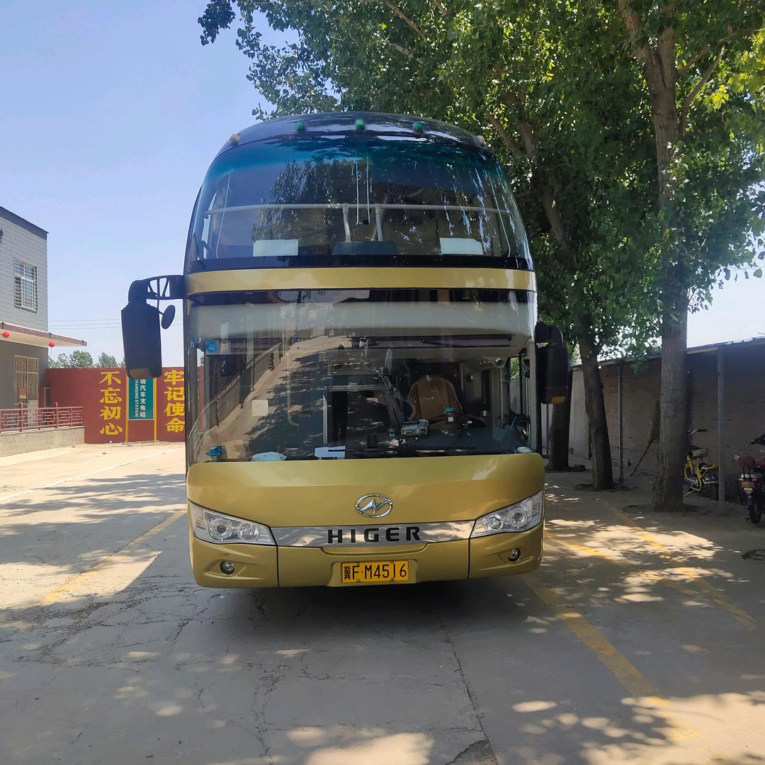 旅游大巴，旅游车队。