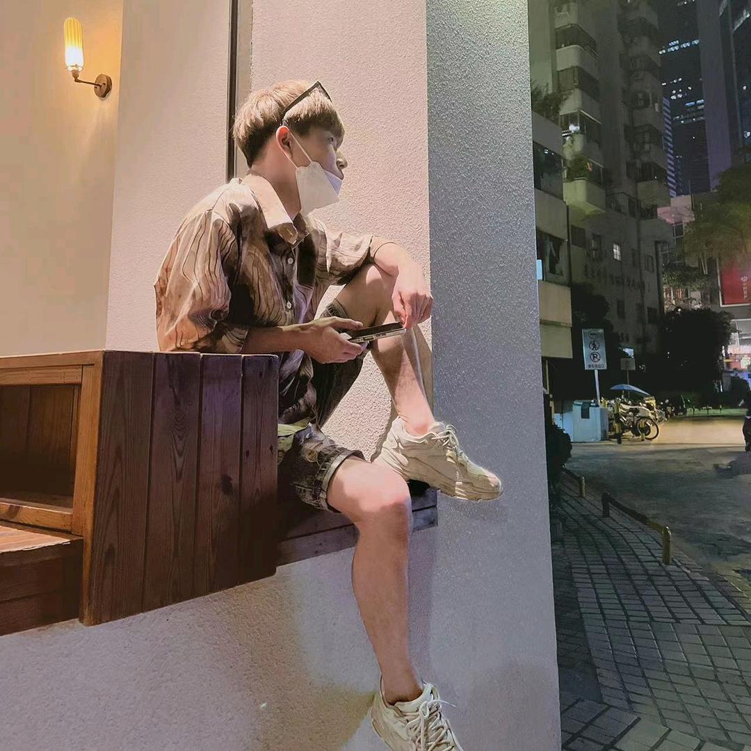 _    陈某某。