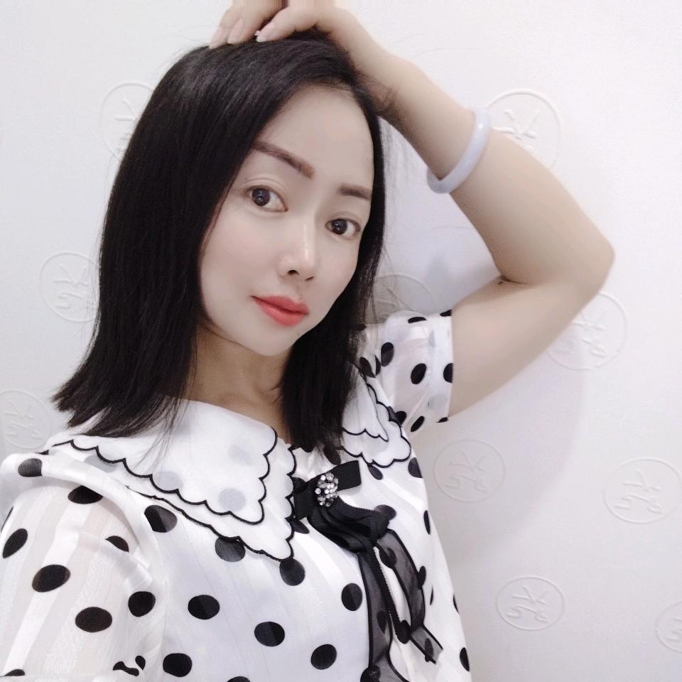 大理祥云丽雪品牌女装红红