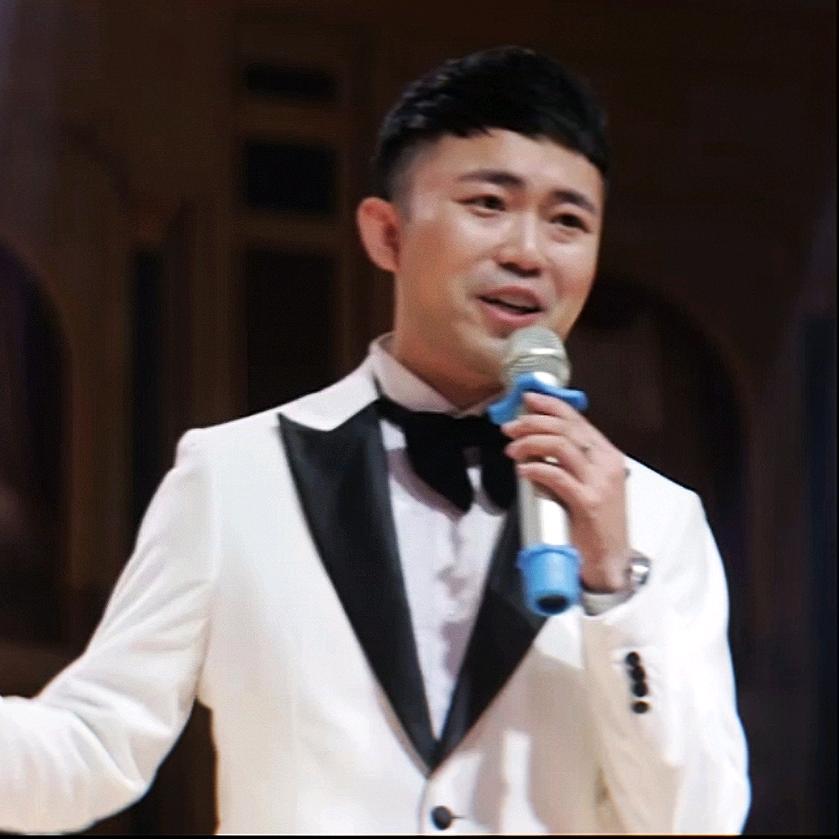 主持人黄凯旋