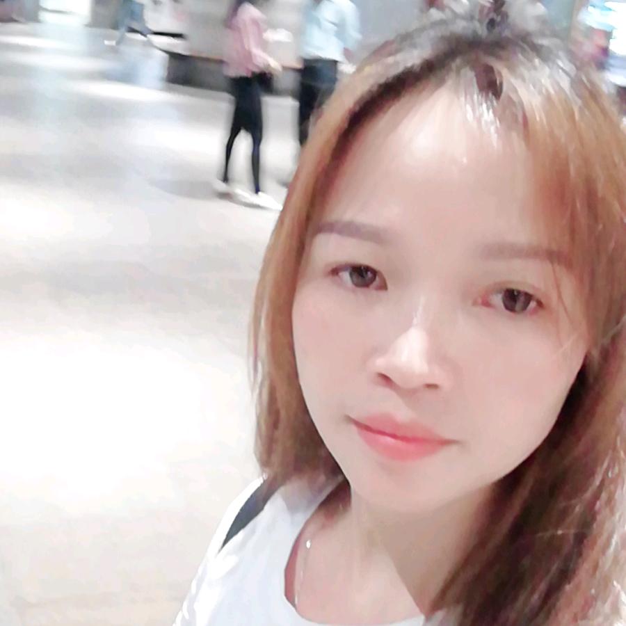 笑笑而过
