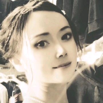 女人是水 服装人斐霞