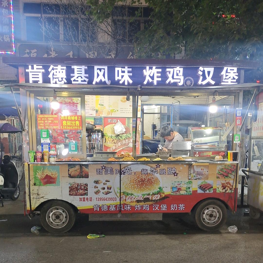 马店美食街《炸鸡锁骨，鸡腿，汉堡》