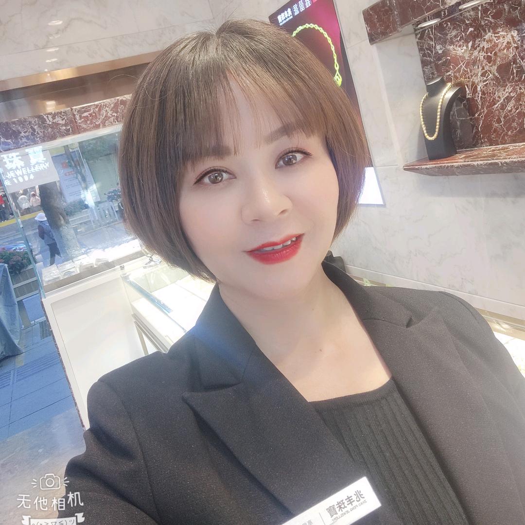 31年兆丰珠宝顾问何姐