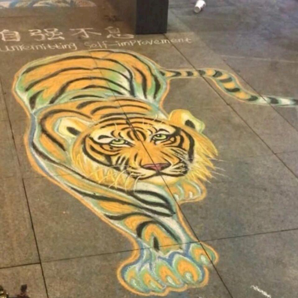 毳龘鱻靐骉贔