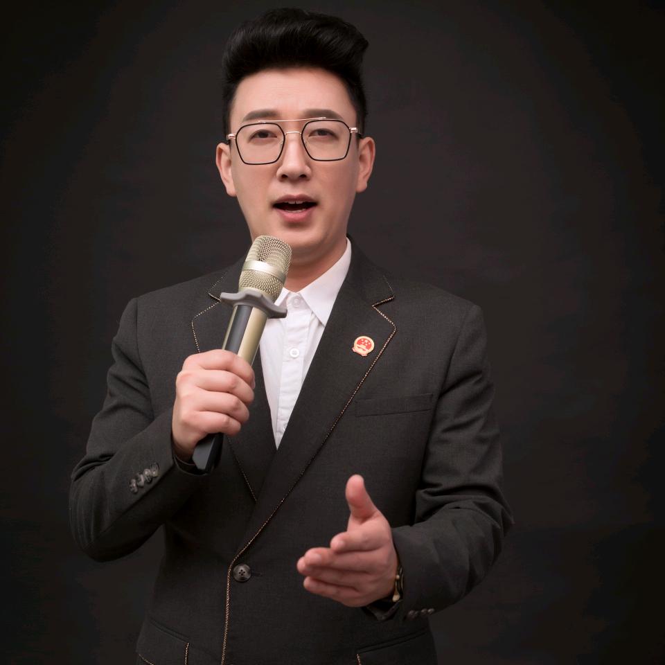 主持人郑林华