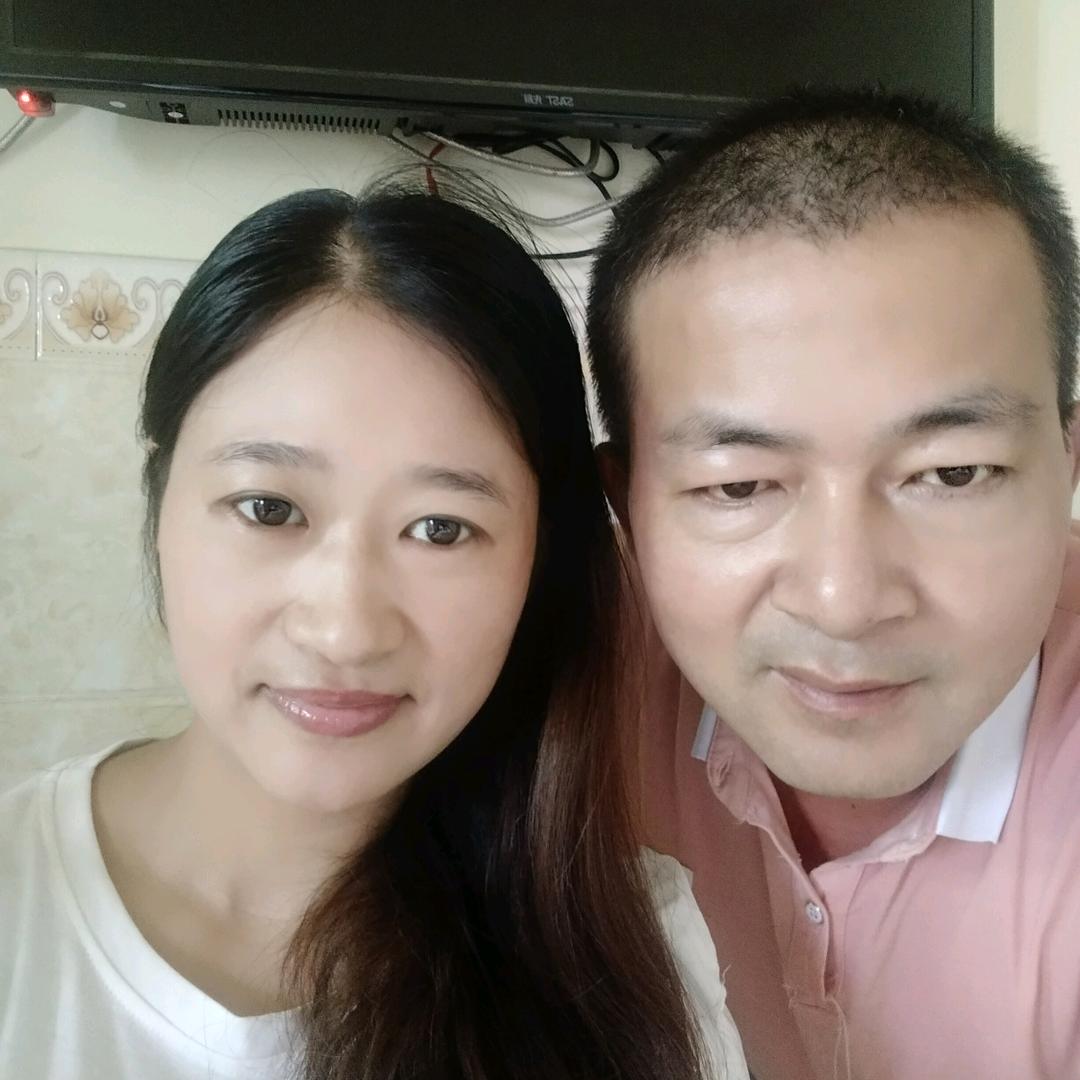胡程卖螺蛳粉