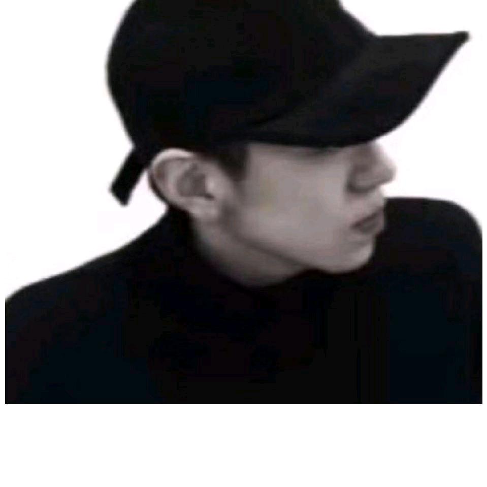 一直保持微笑。