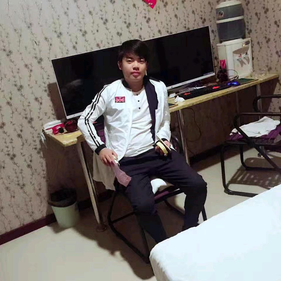 骑GSX去钓鱼的中年大叔