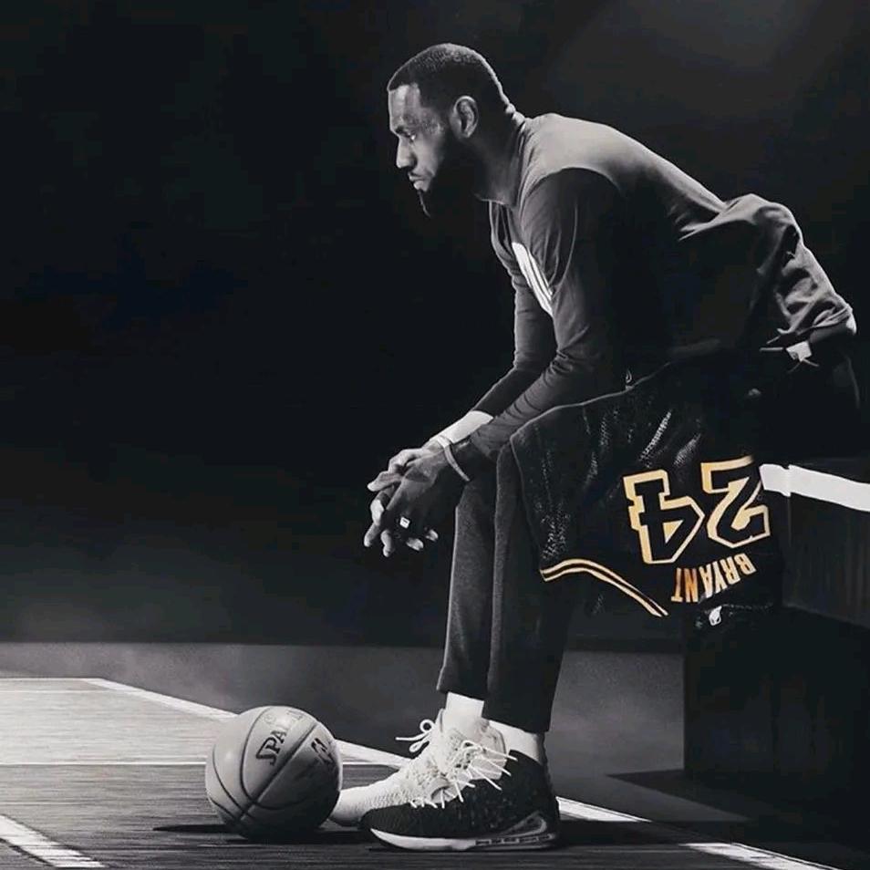 一中游泳馆  刘教练