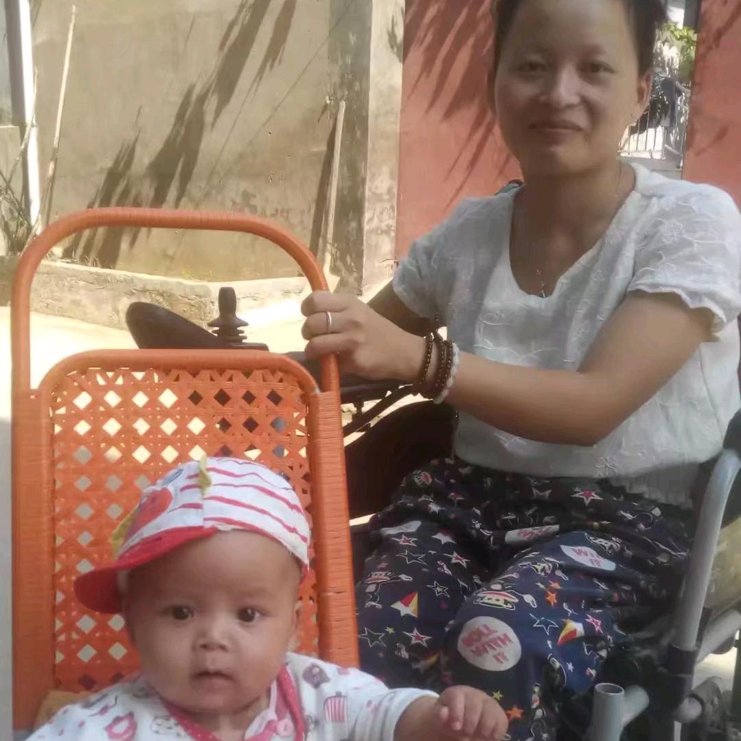 轮椅上的妈妈