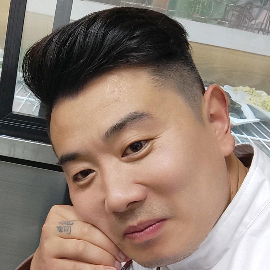 崔国帅爱美食，爱钓鱼