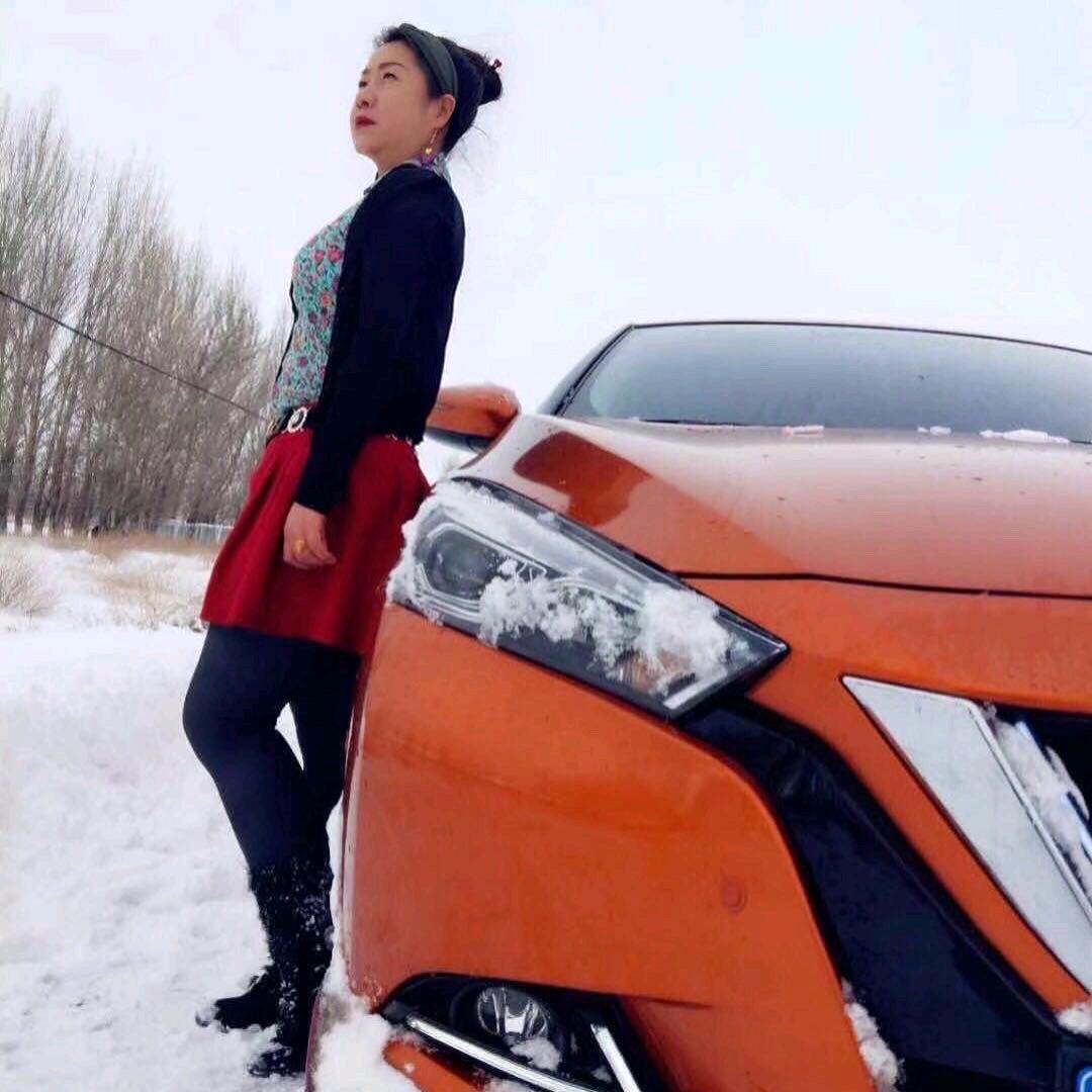 王小梅一七座商务车