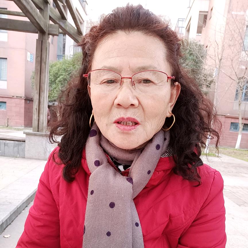闻小三