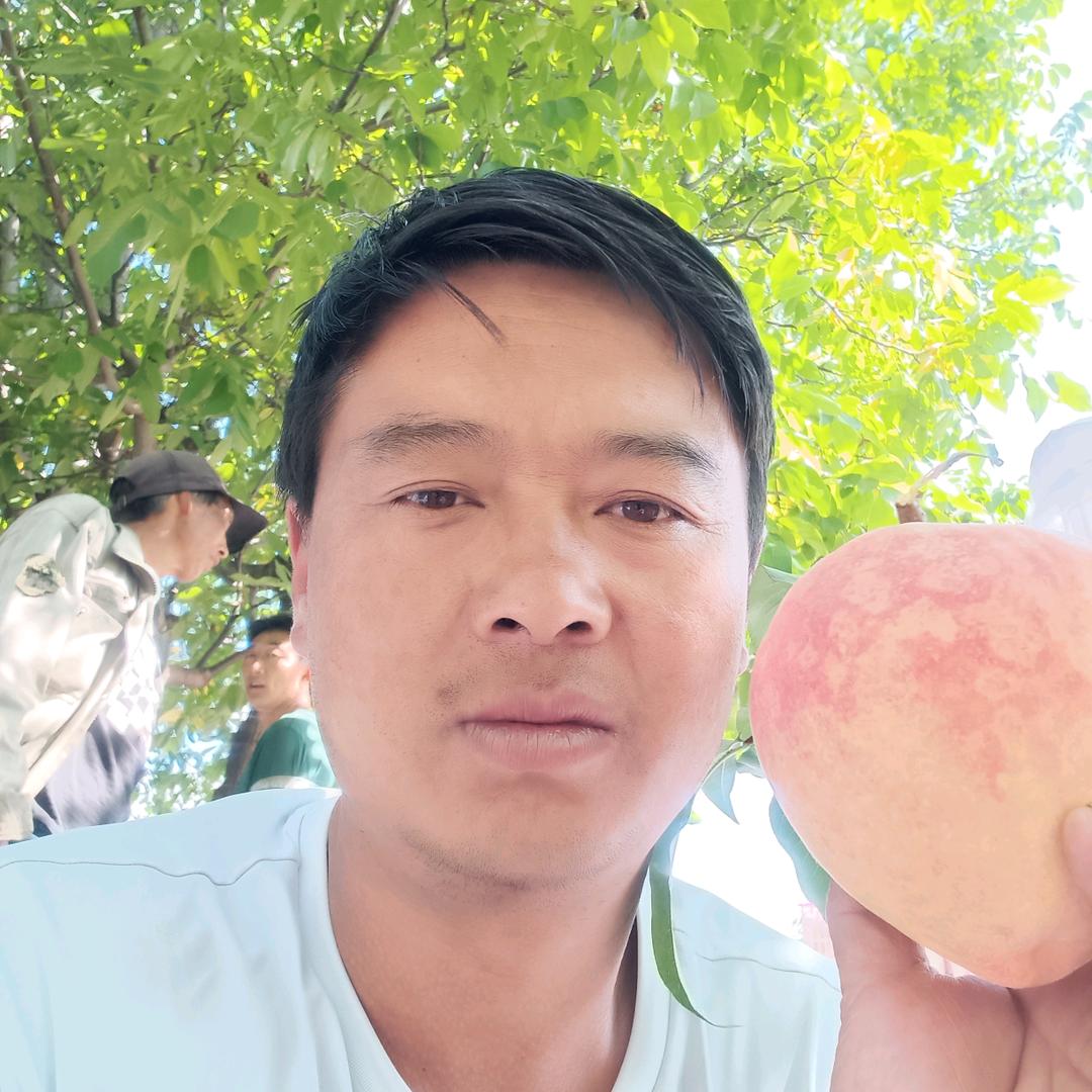 80后大叔卖水果