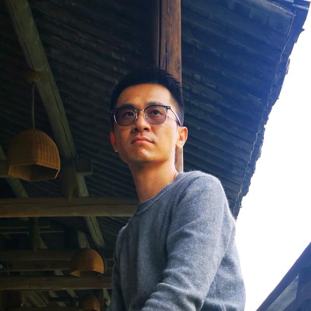 @设计师～小鹏哥哥