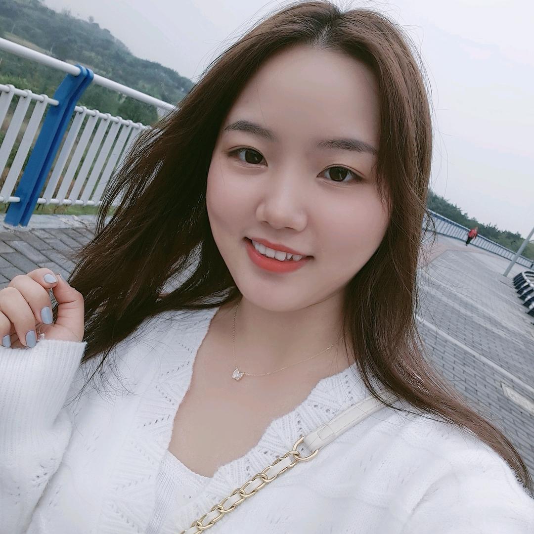 做美甲的熊熊