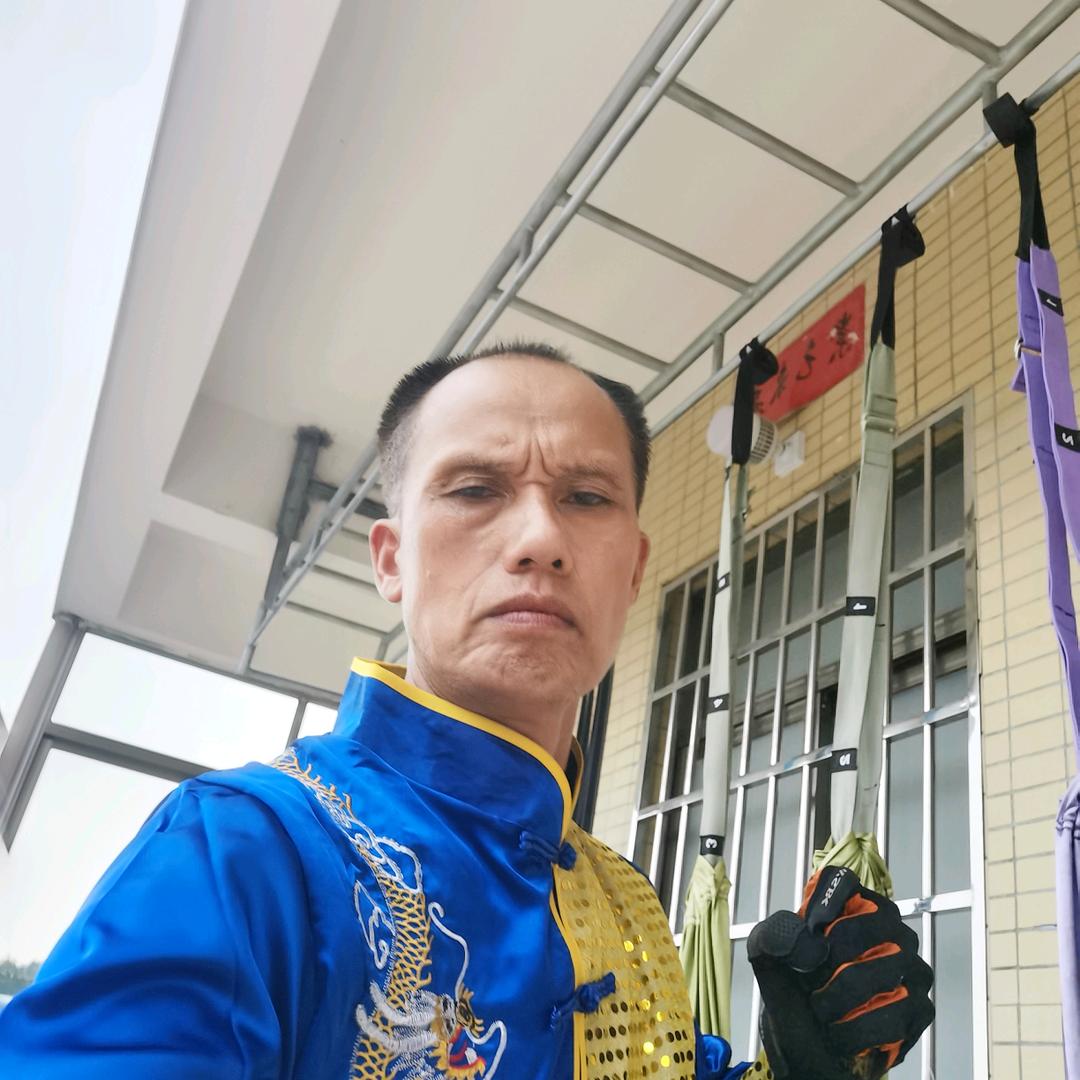 信宜市金垌镇径口奕昌隆商店