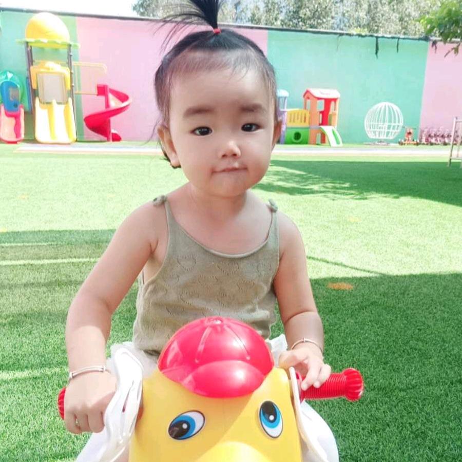 嗨！是小何呀