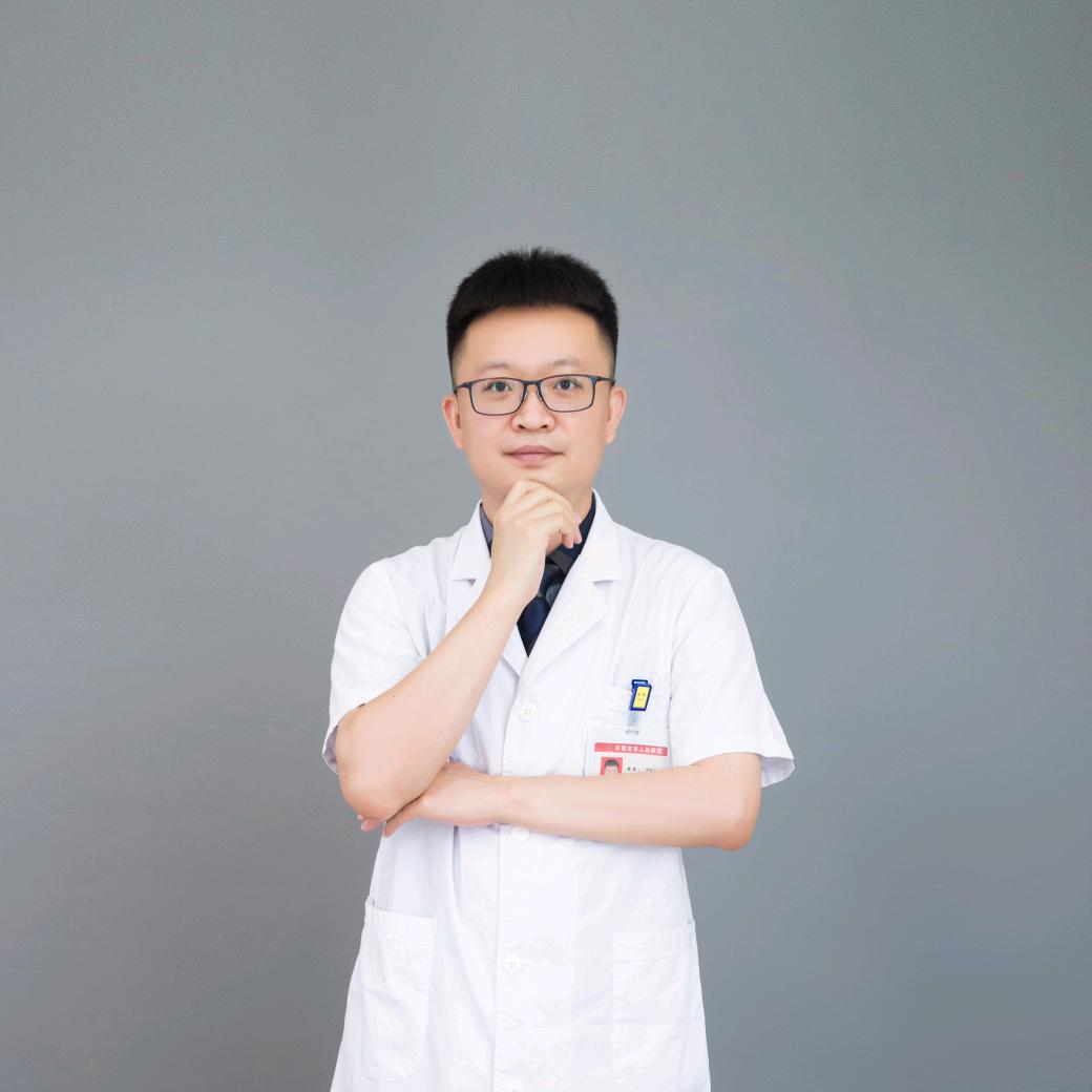 骨科医生胡亚宁