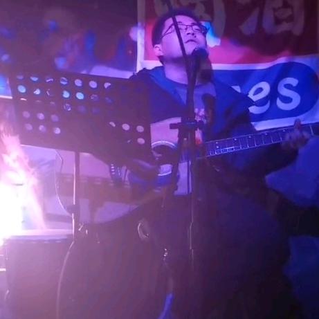 唱跳吉他仔哥